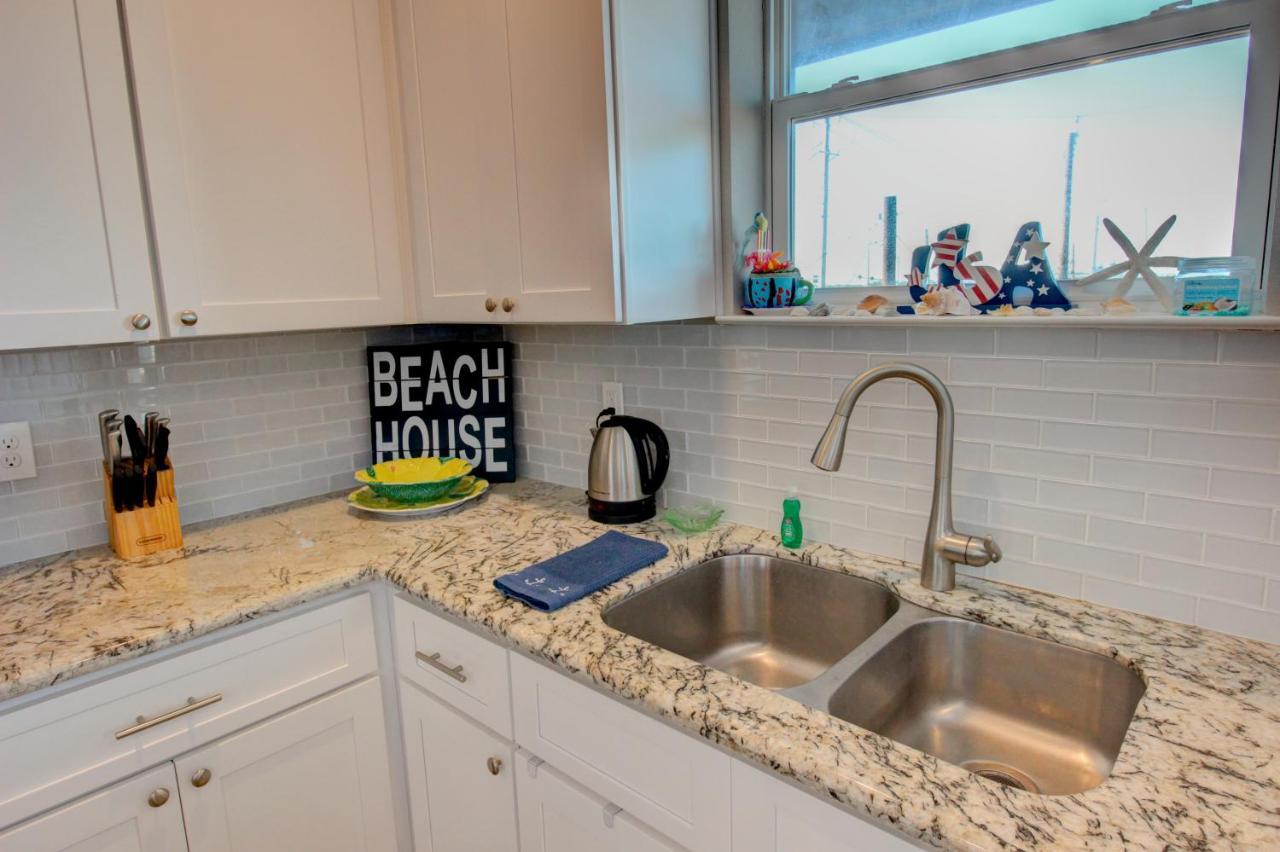 Yellow Beach Haven, Decks, Views, Mere Steps To Sand Galveston Exterior foto