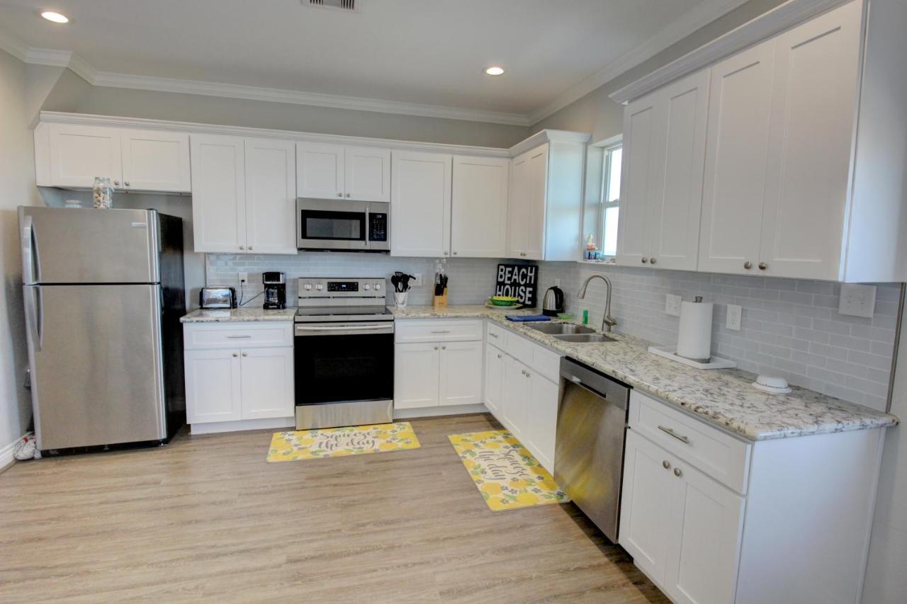 Yellow Beach Haven, Decks, Views, Mere Steps To Sand Galveston Exterior foto